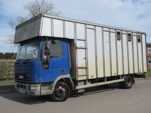 15-574-2002 Iveco Eurocargo 75E17 Professional Aluminium Horse transport JS body. Stalled for 4 . Changing area.